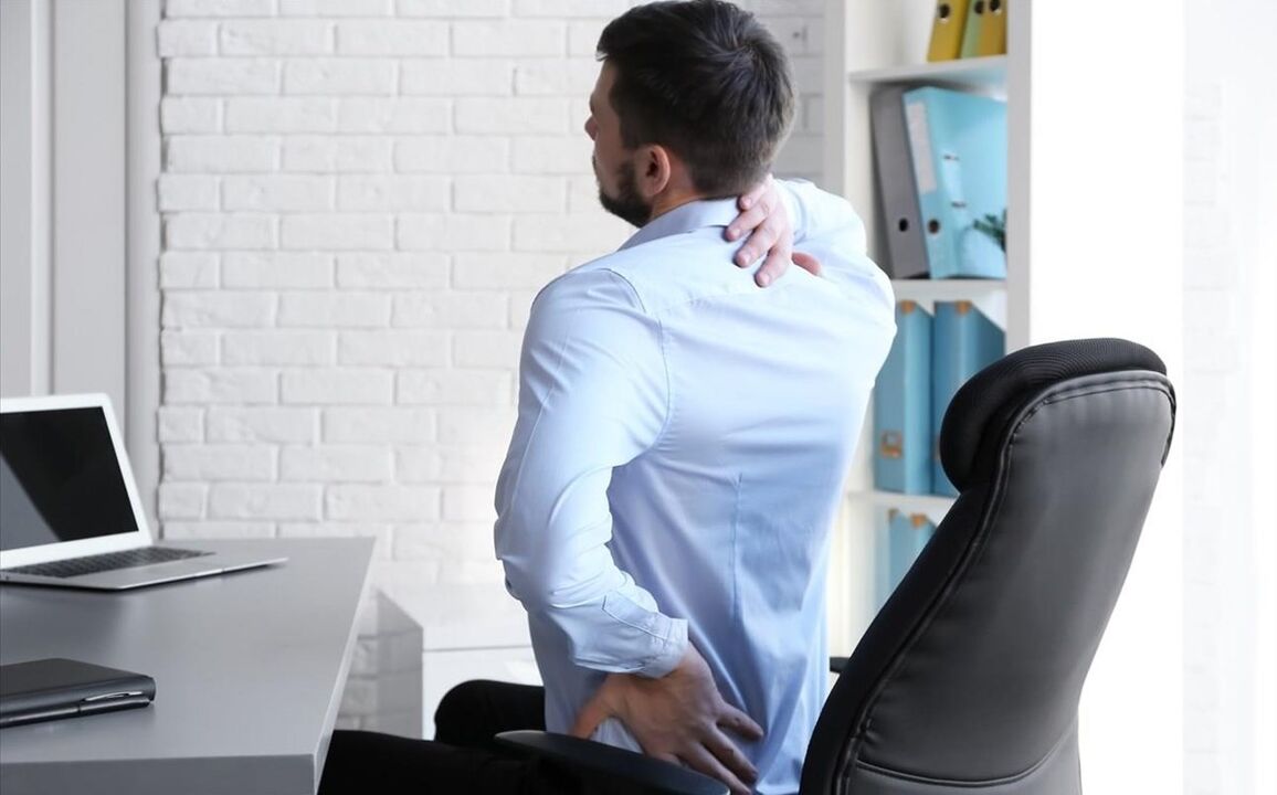 Mal de dos en position assise