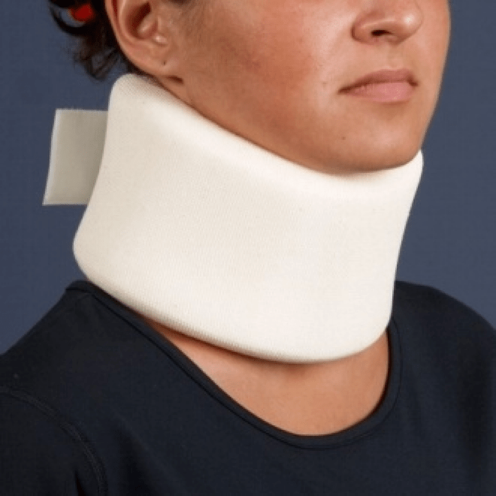 Pour traiter l'ostéochondrose de la colonne cervicale, un collier Shants est utilisé