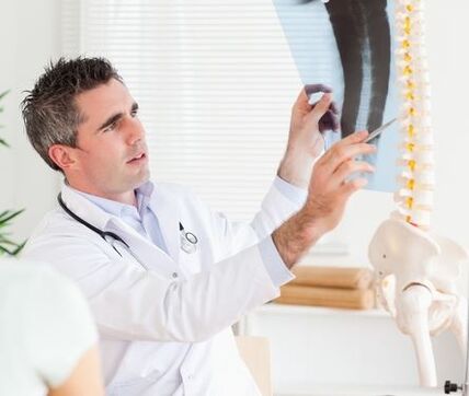 Le médecin peut diagnostiquer l'ostéochondrose à l'aide d'un examen aux rayons X.